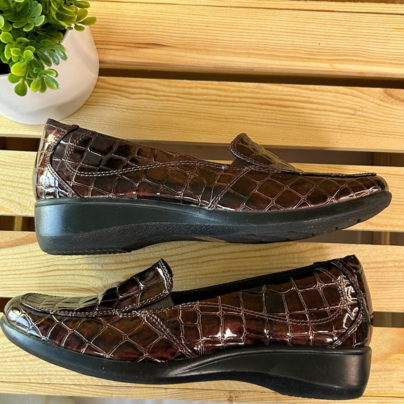 Clarks Gael Angora Croc Embossed Loafers, Size 7 - Picture 8 of 13